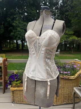 Vintage Lace Bustier Corset - Carnival size 36B